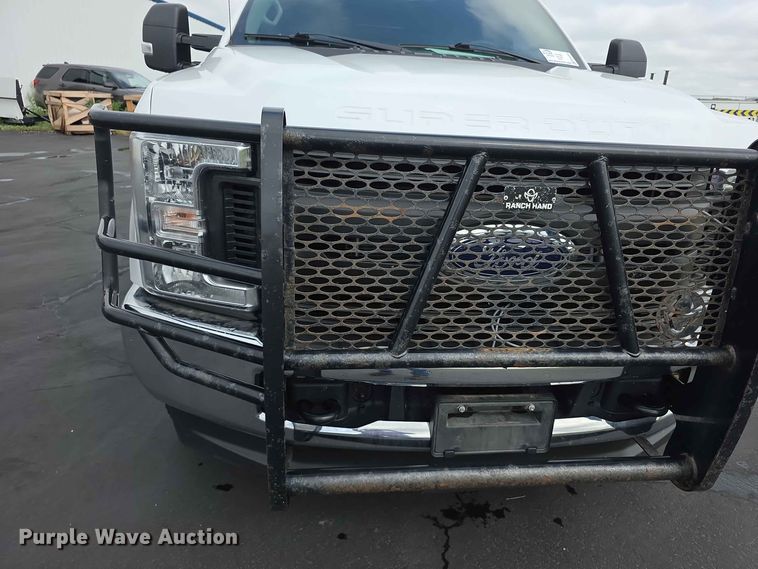 image for item FH6385 2019 Ford F350 Super Duty XL Crew Cab pickup truck