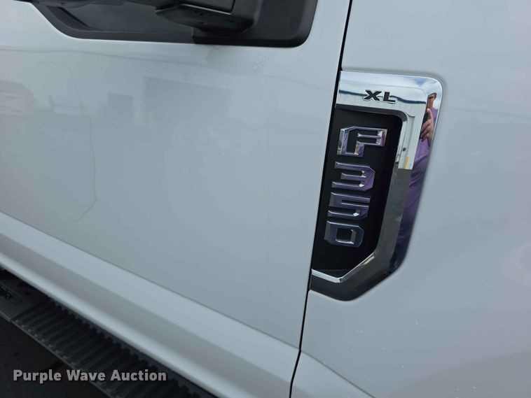 image for item FH6385 2019 Ford F350 Super Duty XL Crew Cab pickup truck
