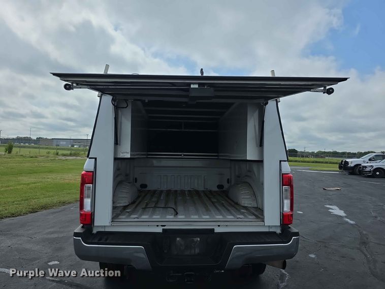 image for item FH6385 2019 Ford F350 Super Duty XL Crew Cab pickup truck