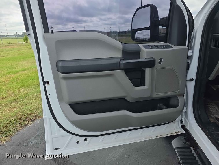 image for item FH6385 2019 Ford F350 Super Duty XL Crew Cab pickup truck