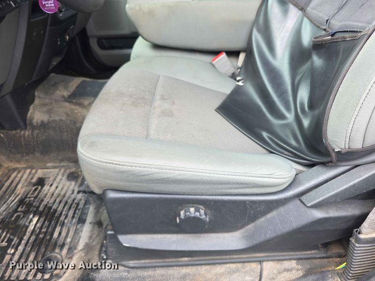 image for item FH6385 2019 Ford F350 Super Duty XL Crew Cab pickup truck