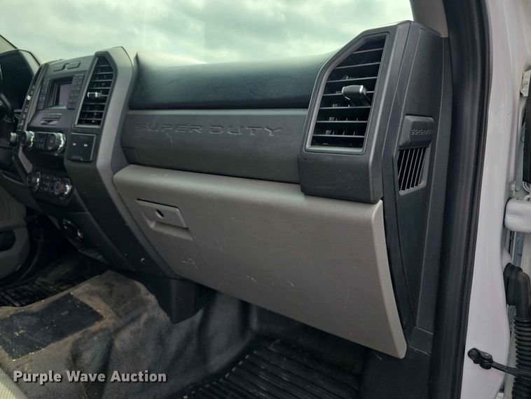 image for item FH6385 2019 Ford F350 Super Duty XL Crew Cab pickup truck