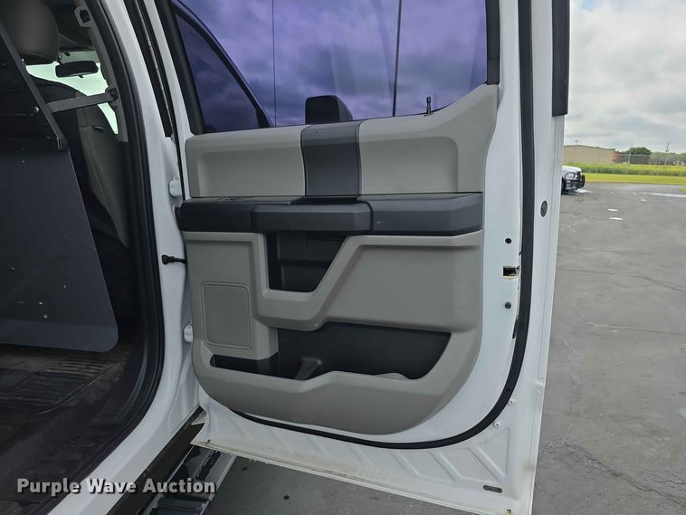 image for item FH6385 2019 Ford F350 Super Duty XL Crew Cab pickup truck