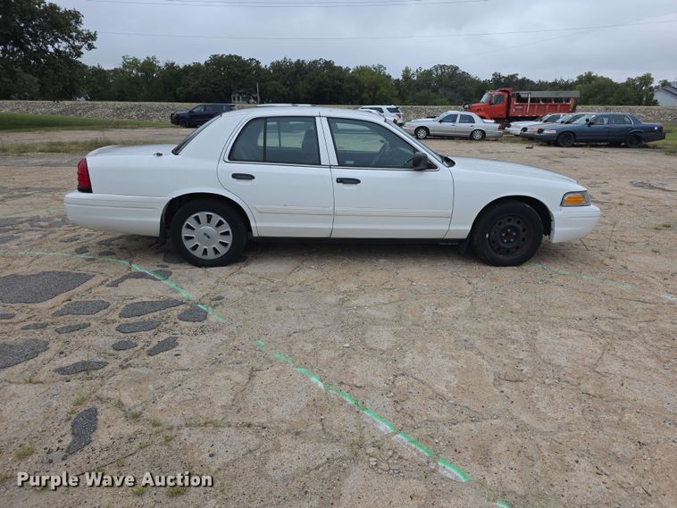 image for item FH6437 2010 Ford  Crown Victoria Police Interceptor 