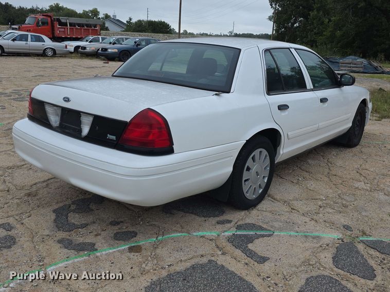image for item FH6437 2010 Ford  Crown Victoria Police Interceptor 