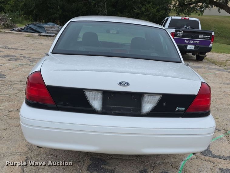 image for item FH6437 2010 Ford  Crown Victoria Police Interceptor 