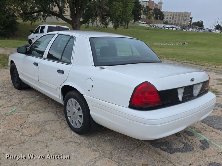 image for item FH6437 2010 Ford  Crown Victoria Police Interceptor 