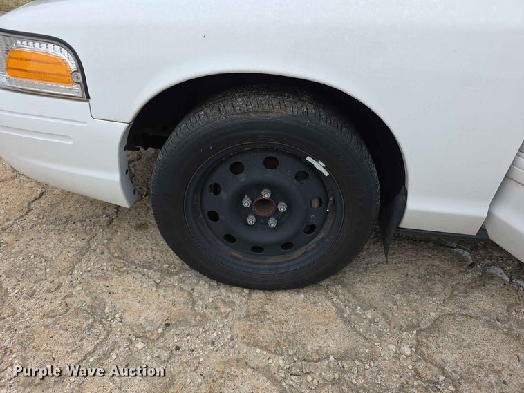 image for item FH6437 2010 Ford  Crown Victoria Police Interceptor 