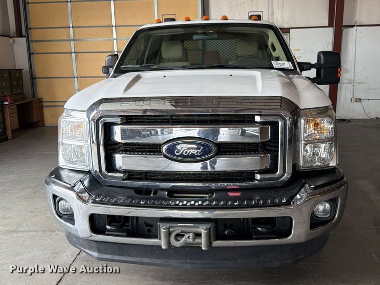 image for item FH6443 2012 Ford F350 Super Duty XLT Crew Cab flatbed pickup truck