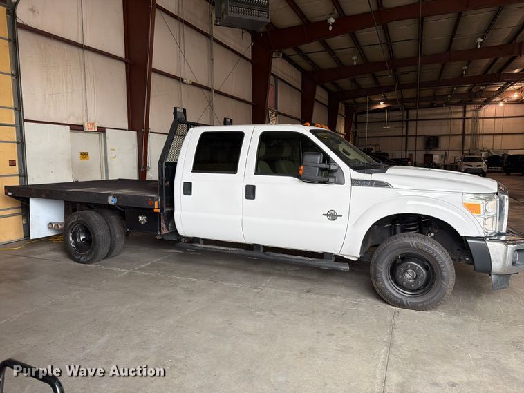 image for item FH6443 2012 Ford F350 Super Duty XLT Crew Cab flatbed pickup truck