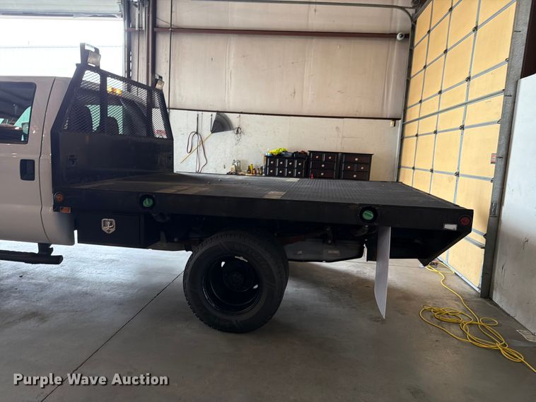 image for item FH6443 2012 Ford F350 Super Duty XLT Crew Cab flatbed pickup truck