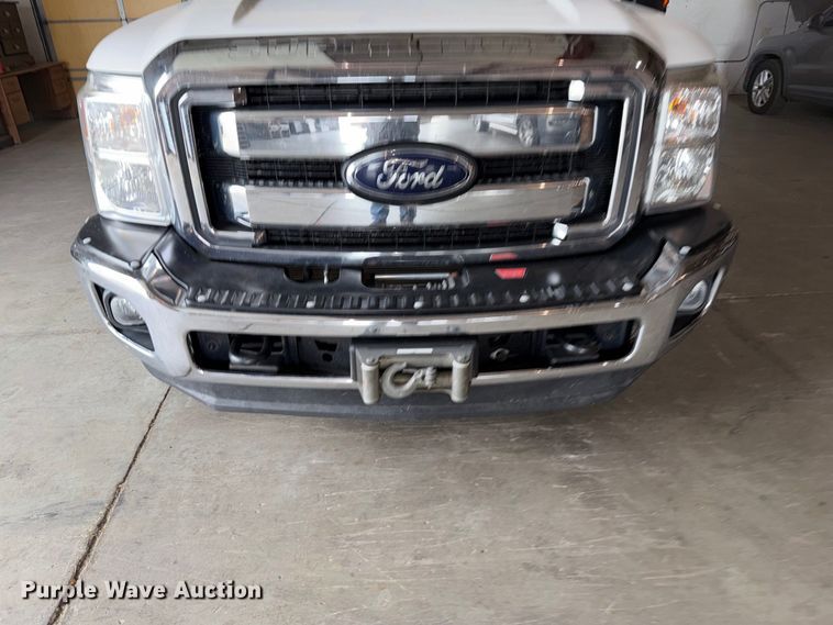 image for item FH6443 2012 Ford F350 Super Duty XLT Crew Cab flatbed pickup truck