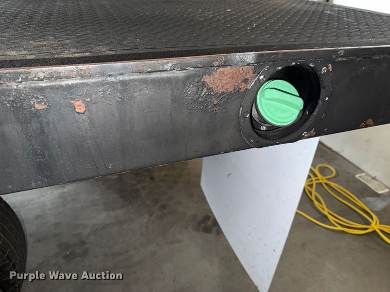 image for item FH6443 2012 Ford F350 Super Duty XLT Crew Cab flatbed pickup truck