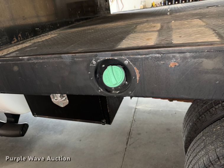image for item FH6443 2012 Ford F350 Super Duty XLT Crew Cab flatbed pickup truck