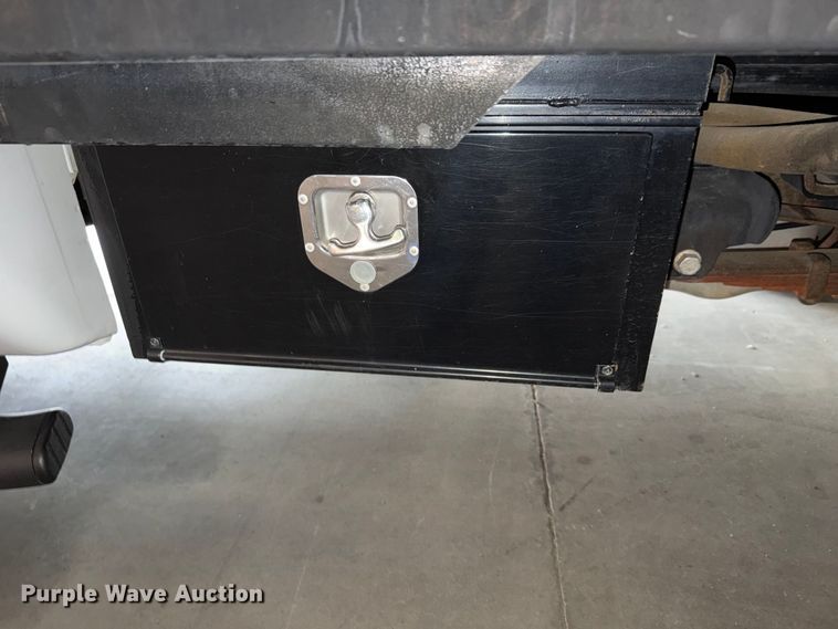 image for item FH6443 2012 Ford F350 Super Duty XLT Crew Cab flatbed pickup truck