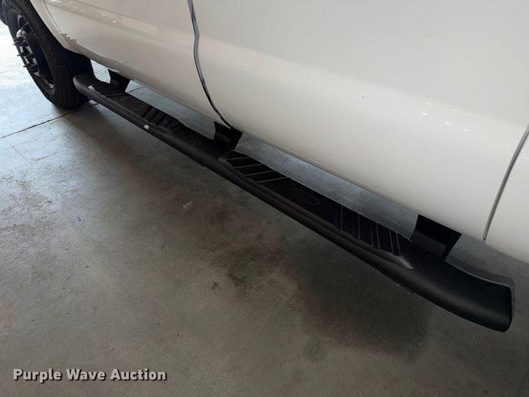 image for item FH6443 2012 Ford F350 Super Duty XLT Crew Cab flatbed pickup truck