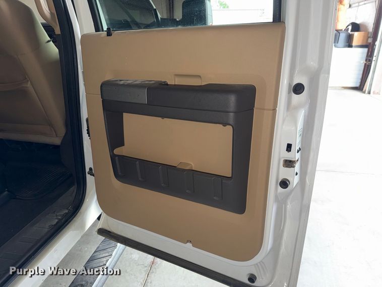 image for item FH6443 2012 Ford F350 Super Duty XLT Crew Cab flatbed pickup truck