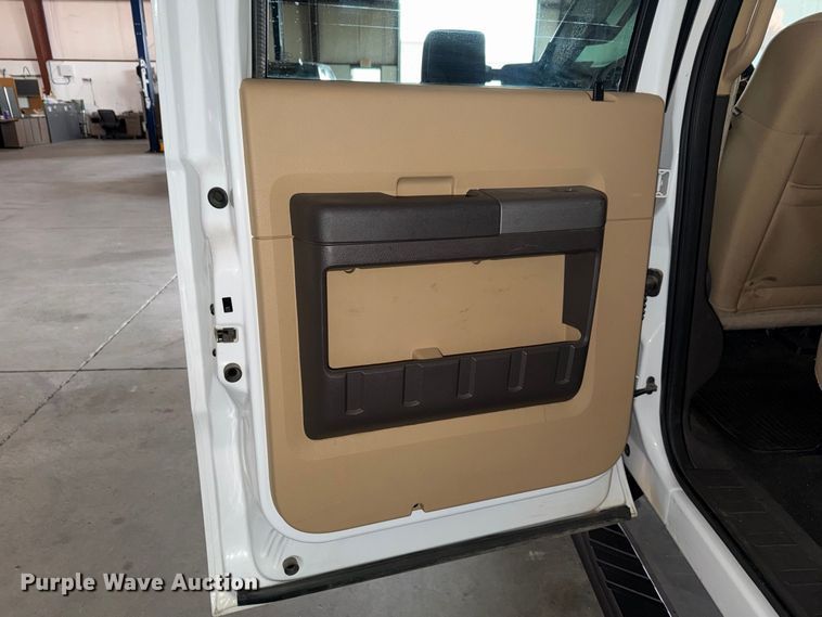 image for item FH6443 2012 Ford F350 Super Duty XLT Crew Cab flatbed pickup truck