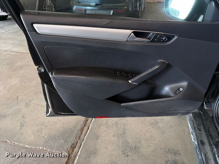 image for item FH6445 2016 Volkswagen  Passat TSI 