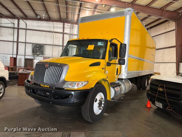 2022 International MV607 box truck