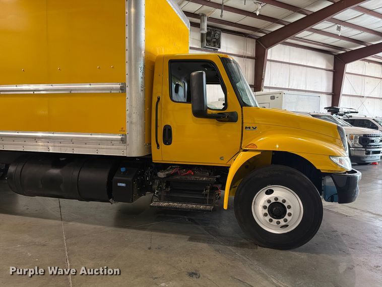 image for item FH6447 2022 International MV607 box truck