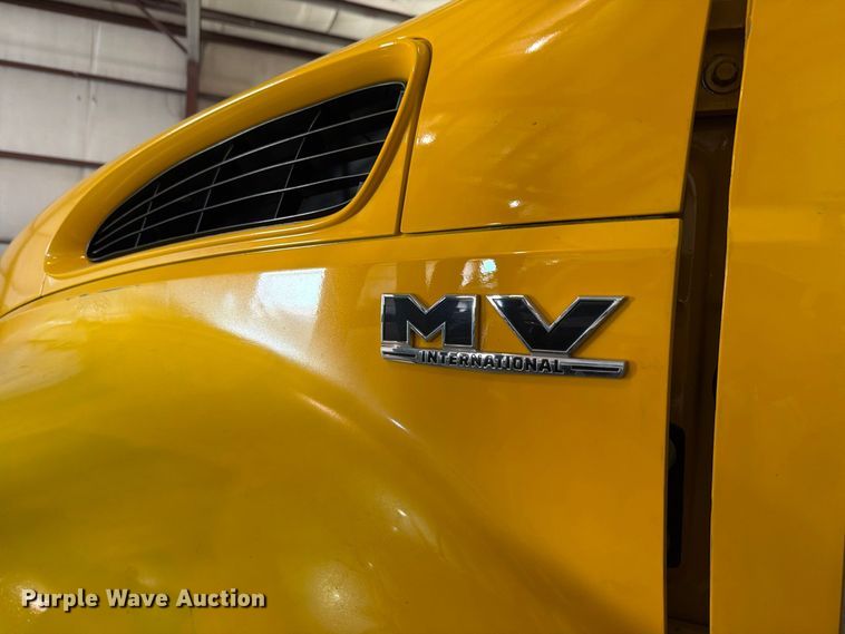 image for item FH6447 2022 International MV607 box truck