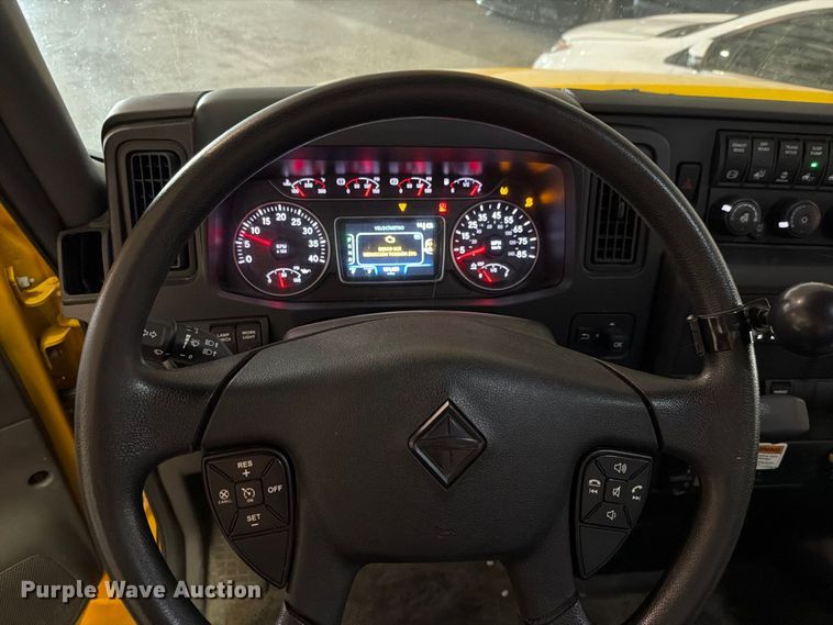 image for item FH6447 2022 International MV607 box truck