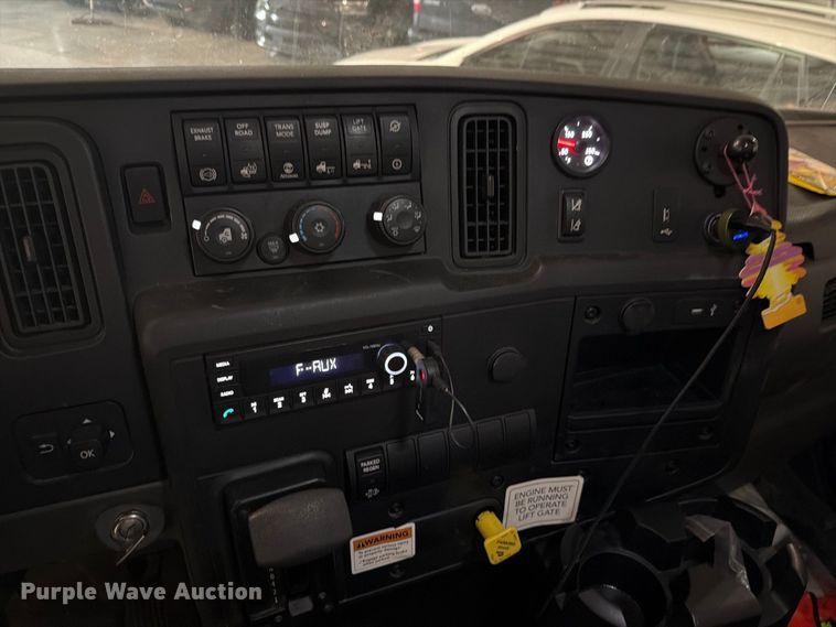 image for item FH6447 2022 International MV607 box truck