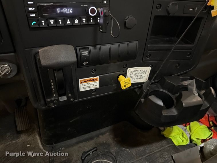 image for item FH6447 2022 International MV607 box truck