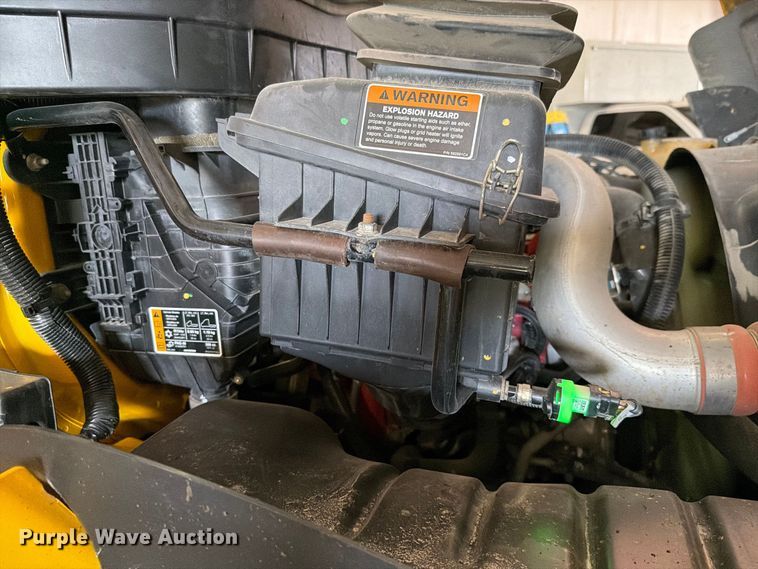 image for item FH6447 2022 International MV607 box truck