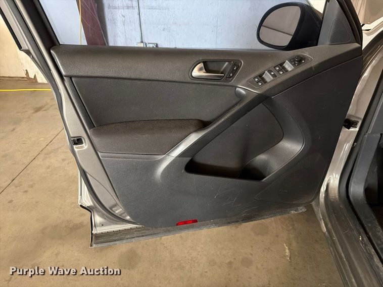 image for item FI0633 2011 Volkswagen Tiguan SUV