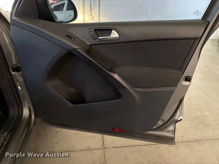 image for item FI0633 2011 Volkswagen Tiguan SUV