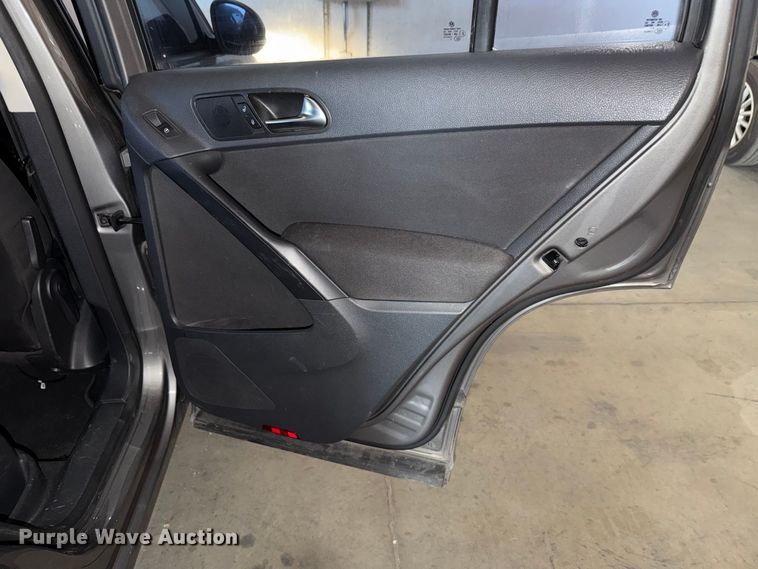 image for item FI0633 2011 Volkswagen Tiguan SUV