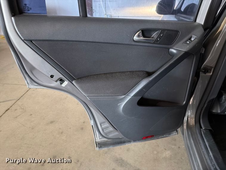 image for item FI0633 2011 Volkswagen Tiguan SUV