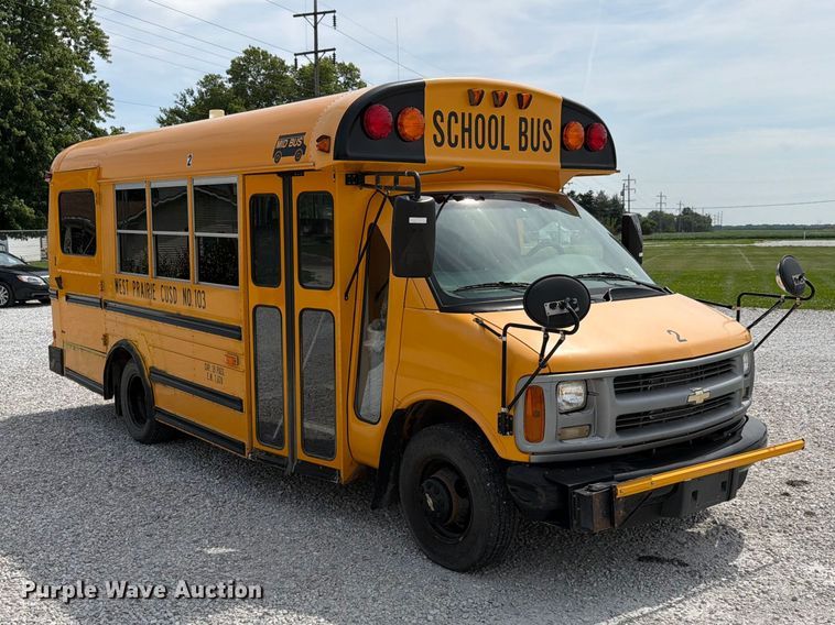 image for item FK4057 2000 Chevrolet Express G3500 school bus