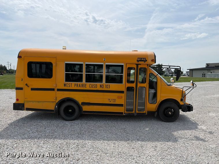 image for item FK4057 2000 Chevrolet Express G3500 school bus