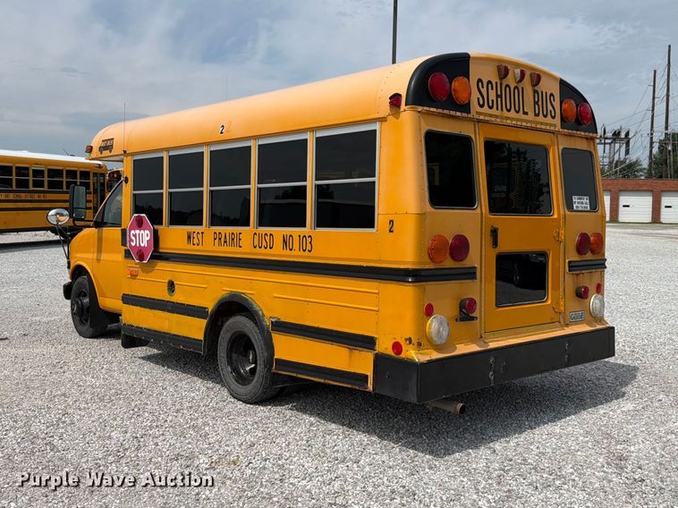 image for item FK4057 2000 Chevrolet Express G3500 school bus