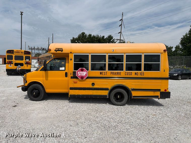 image for item FK4057 2000 Chevrolet Express G3500 school bus