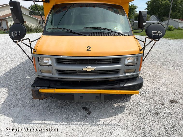 image for item FK4057 2000 Chevrolet Express G3500 school bus