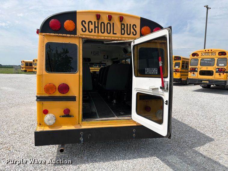 image for item FK4057 2000 Chevrolet Express G3500 school bus