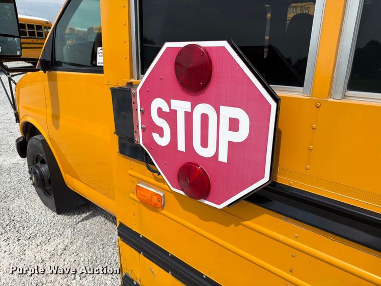 image for item FK4057 2000 Chevrolet Express G3500 school bus