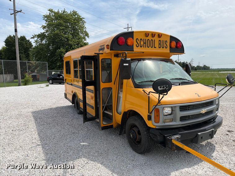 image for item FK4057 2000 Chevrolet Express G3500 school bus