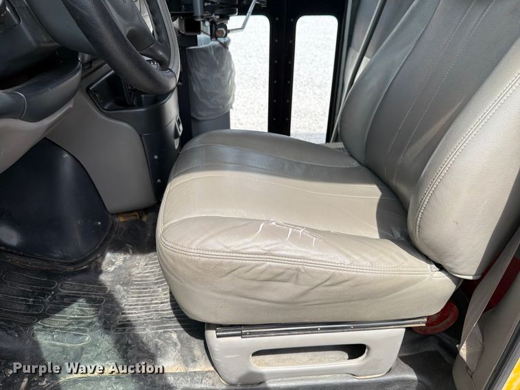 image for item FK4057 2000 Chevrolet Express G3500 school bus