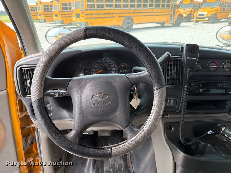 image for item FK4057 2000 Chevrolet Express G3500 school bus