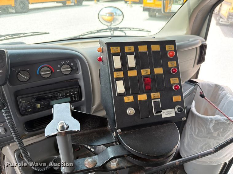 image for item FK4057 2000 Chevrolet Express G3500 school bus