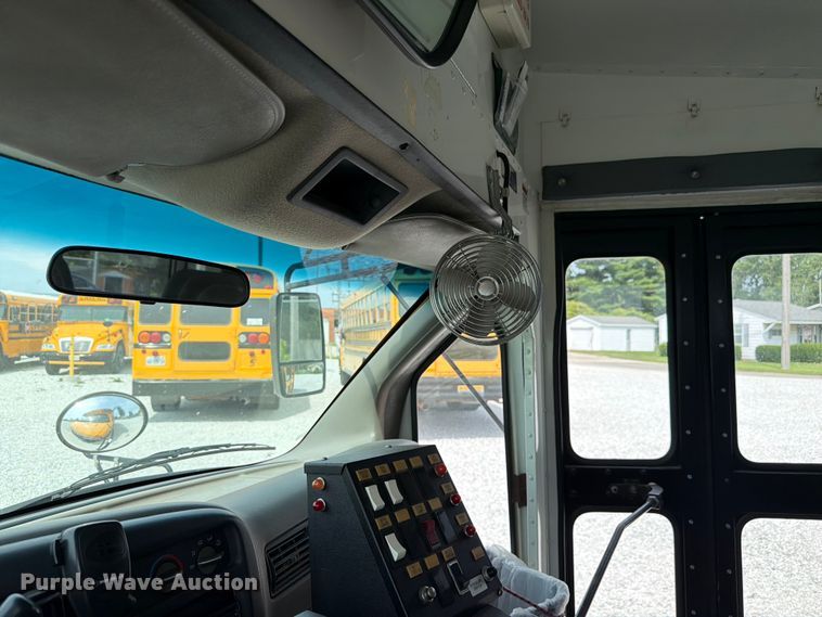 image for item FK4057 2000 Chevrolet Express G3500 school bus