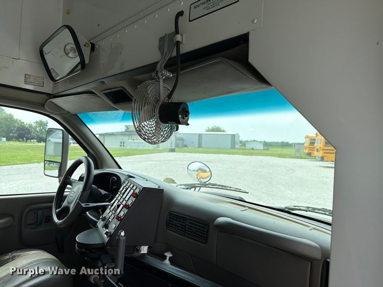 image for item FK4057 2000 Chevrolet Express G3500 school bus