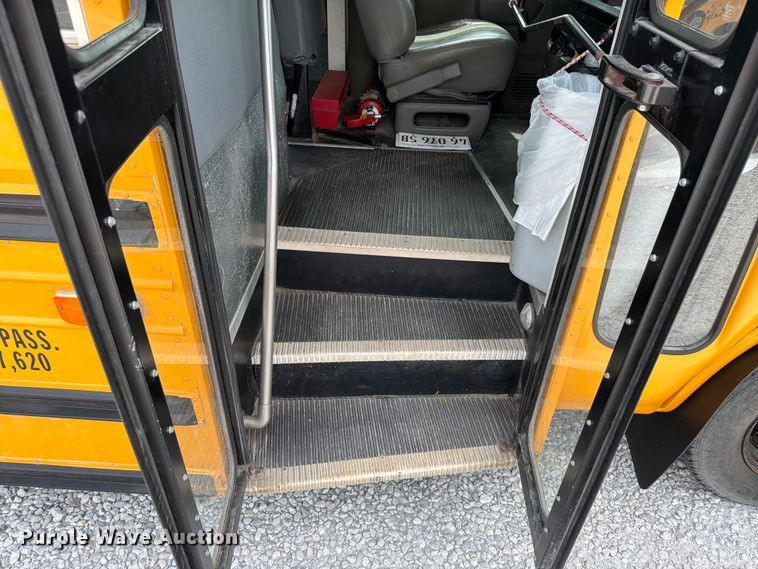 image for item FK4057 2000 Chevrolet Express G3500 school bus