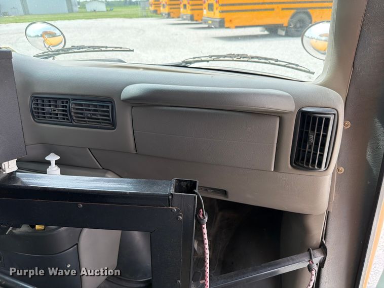 image for item FK4057 2000 Chevrolet Express G3500 school bus
