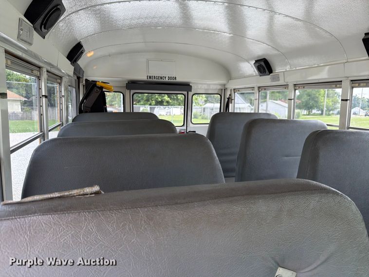 image for item FK4057 2000 Chevrolet Express G3500 school bus